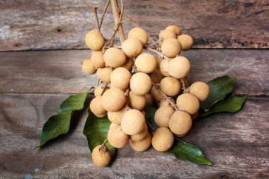 Longan eski ahşap tablo.