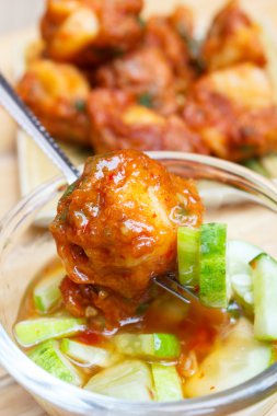 Kızarmış Balık köftesi kalamar (Tod Mun ile).