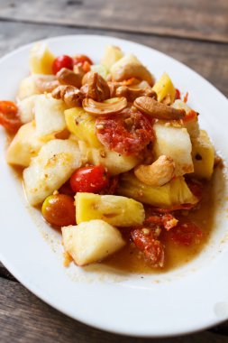 Meyve salatası (som tam polamai).