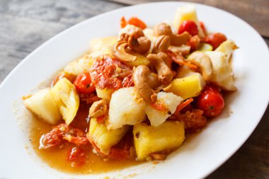 Meyve salatası (som tam polamai).