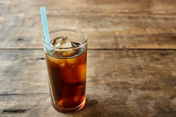 Soft drink on wood table. — Stock Photo, Image