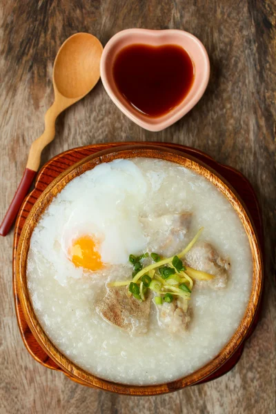 Bubur dengan telur dan hati . — Stok Foto