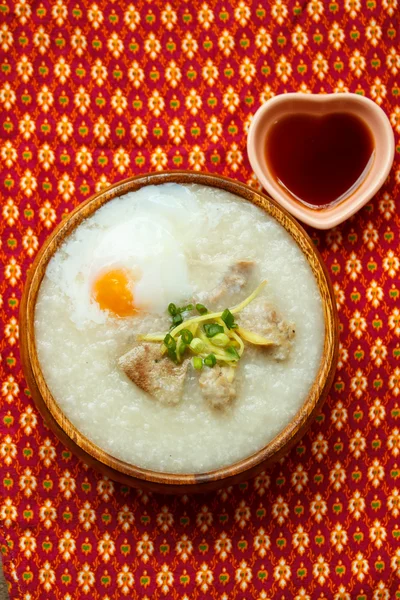 Porridge aux œufs et au foie . — Photo
