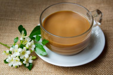 Bir fincan sıcak kahve..