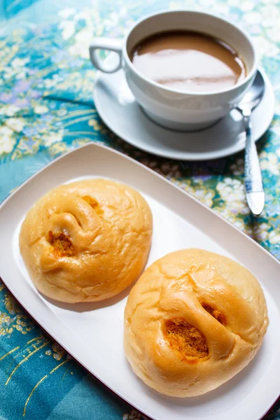 Bröd med torkade strimlad fläsk, fika. — Stockfoto