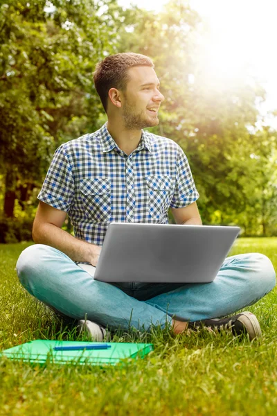 Young Man Using Laptop Outside — Stock Photo, Image