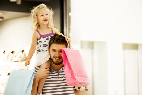 Tempo de compras em família — Fotografia de Stock