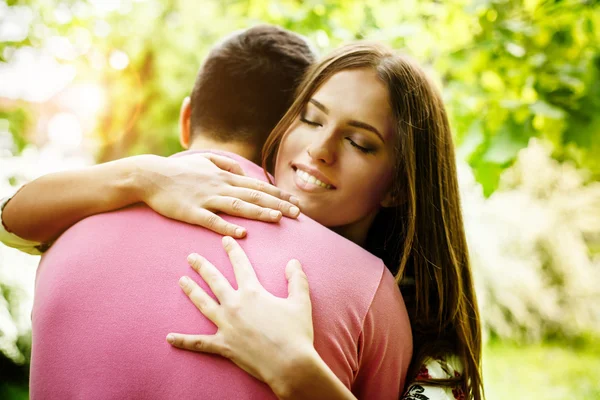 Pareja en el parque — Foto de Stock