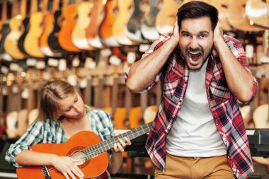 gitar müzik mağazası