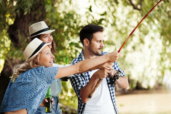 Amigos y pesca —  Fotos de Stock