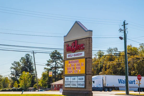 Wrens Usa Vista Pancarta Callejera Del Supermercado Ingles Camión Walmart — Foto de Stock