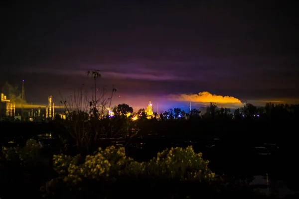 Augusta Usa Una Colorida Planta Industrial Por Noche —  Fotos de Stock