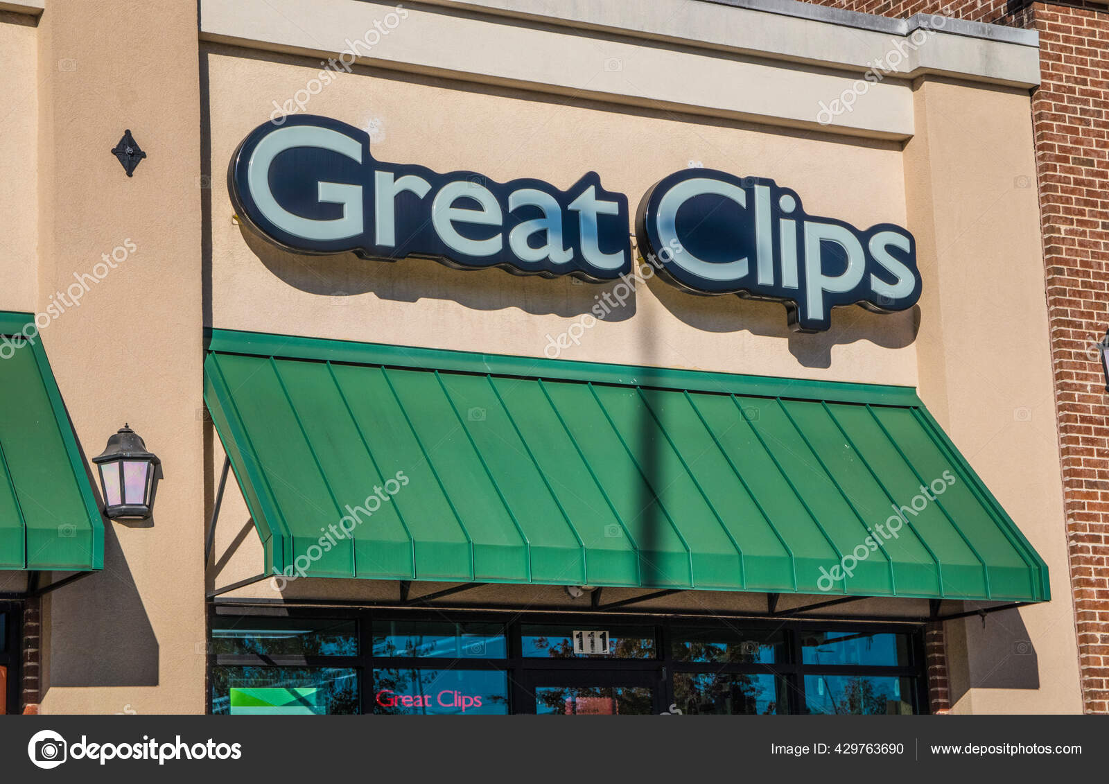 Augusta Usa Great Clips Hair Cut Salon Wall Sign — Stock Editorial
