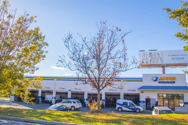 Augusta Usa Ntb Tire Service Center Vista Lateral Coches Aparcados — Foto de Stock