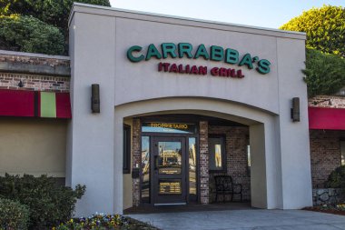 Augusta, Ga / USA - 120: Carrabbas italyan lokantası girişi ve kapanış işareti