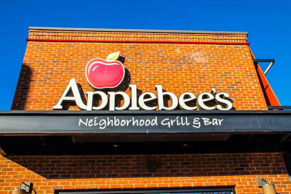 Augusta, Ga / USA - 120: Applebees Restoran Barı ve Izgara İnşaat tabelası