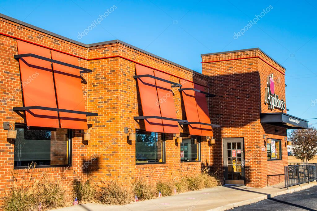 Augusta, Ga / USA - 11 20 20: Applebees Restaurant bar and grill building front side view