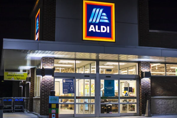 Augusta Usa Aldi Παντοπωλείο Σούπερ Μάρκετ Στη Νυχτερινή Είσοδο Και — Φωτογραφία Αρχείου