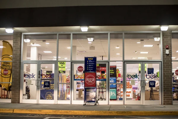 ノースオーガスタ Usa 夜のBelk小売店の入り口 — ストック写真