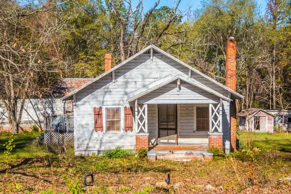 Velha Casa Branca Abandonada Sul Rural Georgia Vista Frontal — Fotografia de Stock