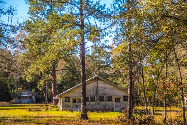 Gamla Övergivna Träbyggnader Skogen Landsbygden Georgien Hösten — Stockfoto