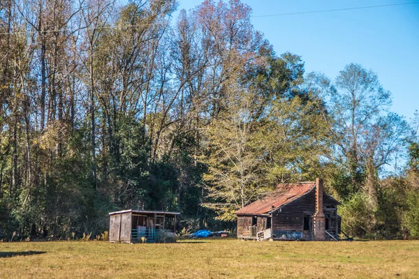 Velha Casa Rústica Abandonada Uma Fazenda Geórgia Rural Durante Queda — Fotografia de Stock