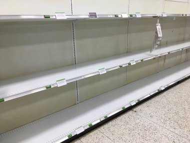 Augusta, Ga USA 125 20: Market tuvalet kağıdı ve kağıt havlular boş raflar ve tabelalar