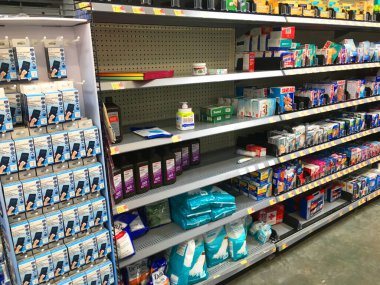 Augusta, Ga USA 11 25 20: Walmart Supercenter iç mekan covid-19 salgın alkol bölümü