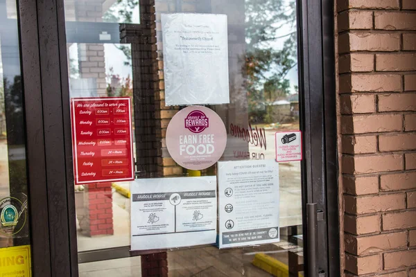オーガスタ ガインUsa 11月29日20 Huddle House Restaurantはドアの標識を閉鎖しました — ストック写真
