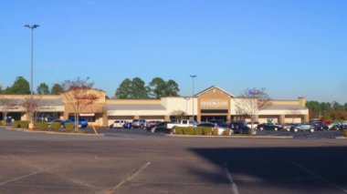 Yemek Aslanı bakkal dükkânı uzak görüşlü