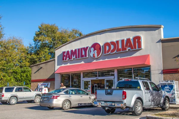 Augusta Usa Family Dollar Retail Store Front Cars People — стокове фото