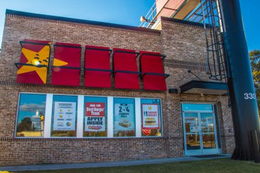 Augusta, Ga USA - 1203 20: Hardees Fast Food Restoran yan görünümü