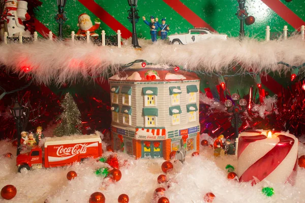 Август Сша Coca Cola Holiday Vintage Village Collection Taylor Sons — стоковое фото