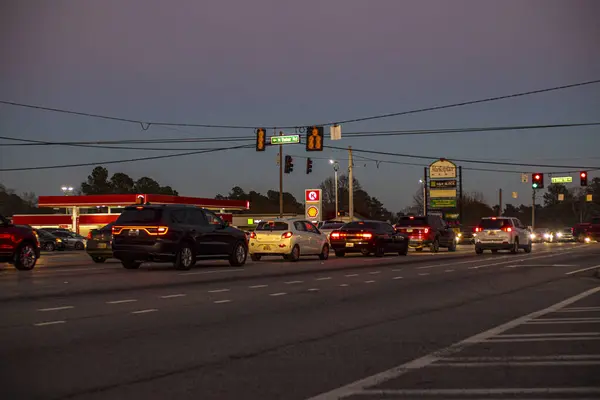 コロンビア郡 ガインUsa 北ベレア道路で夜の交通 — ストック写真