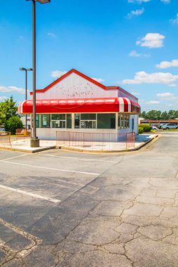 Gwinnett, County USA - 05: 31-20: Brusters dondurması Sahne Hwy 'nin önünde kapandı