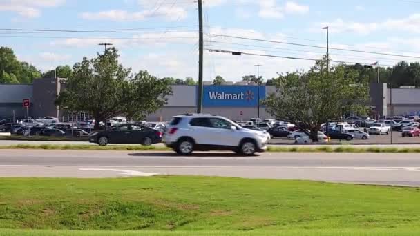 Paulding County Usa Pohled Provoz Supercentrum Walmart Pozadí Přes Ulici — Stock video