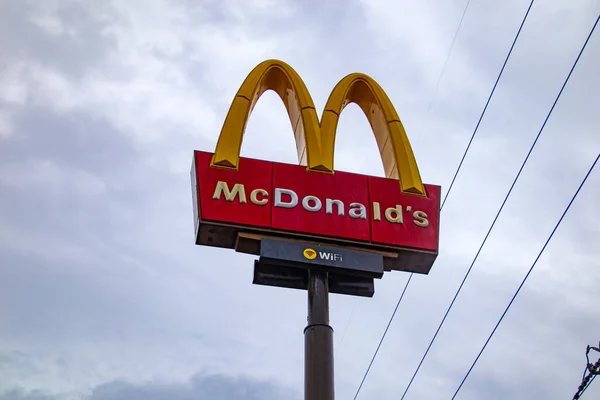 Augusta Usa Mcdonalds Fast Food Restaurant Street Sign Power Lines — Stock Photo, Image