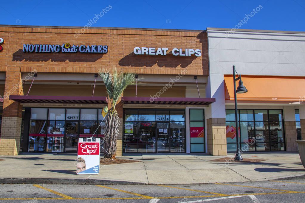 Augusta, Ga USA - 01 28 21: Strip mall Great Clips Nothing but Cakes front view