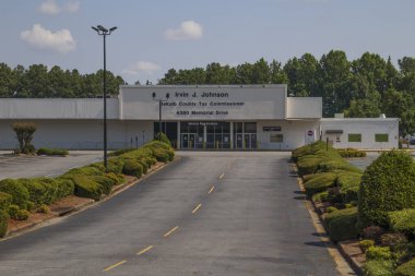 Atlanta, Ga USA - 06: 14: 20: Irvin J. Johnson Dekalb İlçe Vergi Dairesi Giriş Yolu