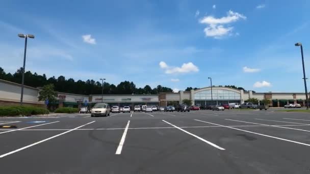 Gwinnett County Usa Pan Empty Retail Space Strip Mall Small — Stockvideo