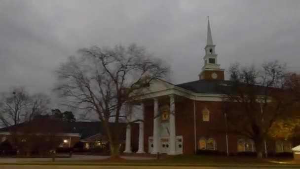 Augusta Usa Pan Warren Baptist Church Washington Road Night Traffic — Vídeo de stock