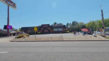 Augusta, Ga USA - 04 04: 21: Washington yolunda Masters Golf Turnuvası biletlerine ihtiyaç duyan insanlar bir köşede