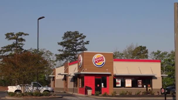 Augusta Usa Burger King Vista Rua Com Trânsito Belair Road — Vídeo de Stock