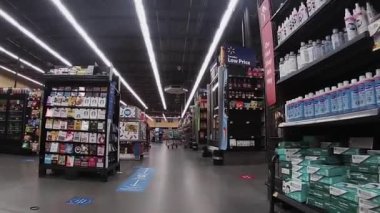 Snellville, Ga USA - 08: 15: 20: Walmart Market Market 'teki maskeli insanlar