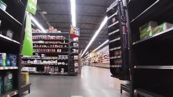 Snellville Usa Walmart Grannskap Marknad Livsmedelsbutik Interiör Dold Kamera Välsorterade — Stockvideo