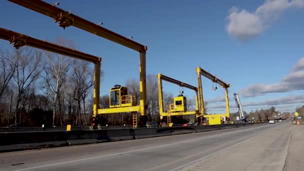North Augusta South Carolina Usa Eine Massive Gelbe Straßenbaumaschine Der — Stockvideo