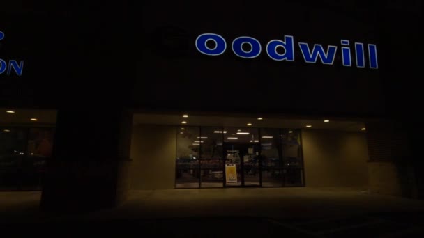 Августа Сша Ночной Розничный Магазин Goodwill Улице Peach Orchard — стоковое видео