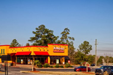 Columbia County, Ga USA - 02: 24 Popeyes Fried Chicken Restoran trafiği açık Belair yolu
