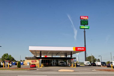 Augusta, Ga USA - 03 31: 21: Diesel dijital otoyol tabelasının fiyatı Pilot benzin istasyonu ve kamyon durağı