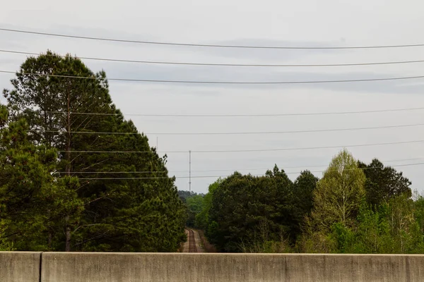 Augusta Usa Widok Toru Kolejowego Nad Barierą Betonową Autostrady — Zdjęcie stockowe
